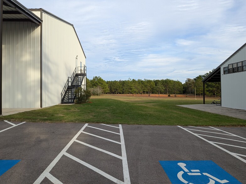 404 Bryant rd, Conroe, TX for lease - Building Photo - Image 2 of 19