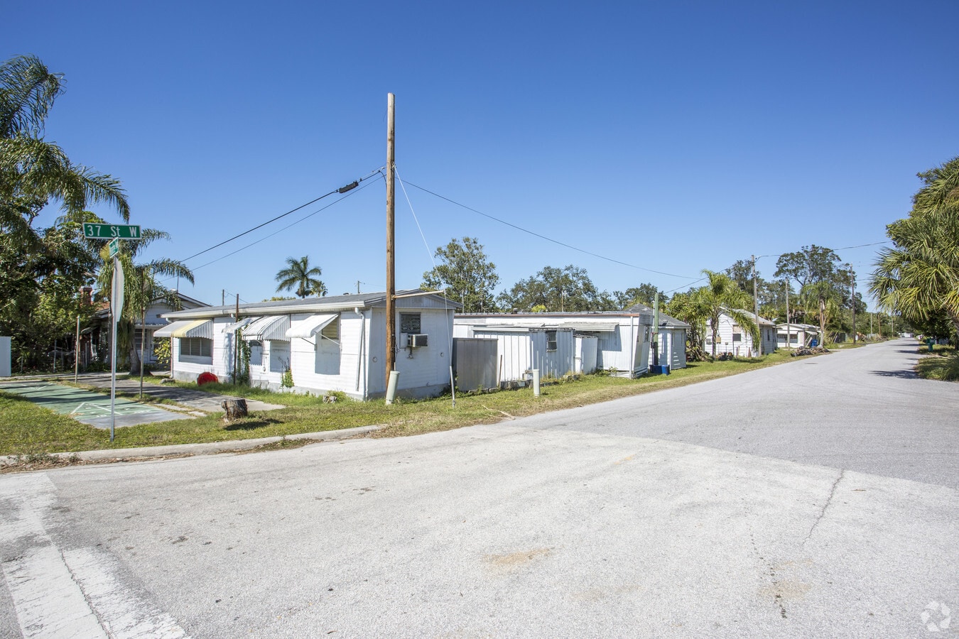 3708 Manatee Ave, Bradenton, FL 34205