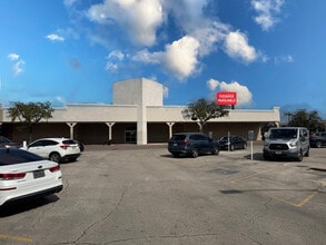 126-190 Gateway, Beaumont, TX for lease Building Photo- Image 2 of 3