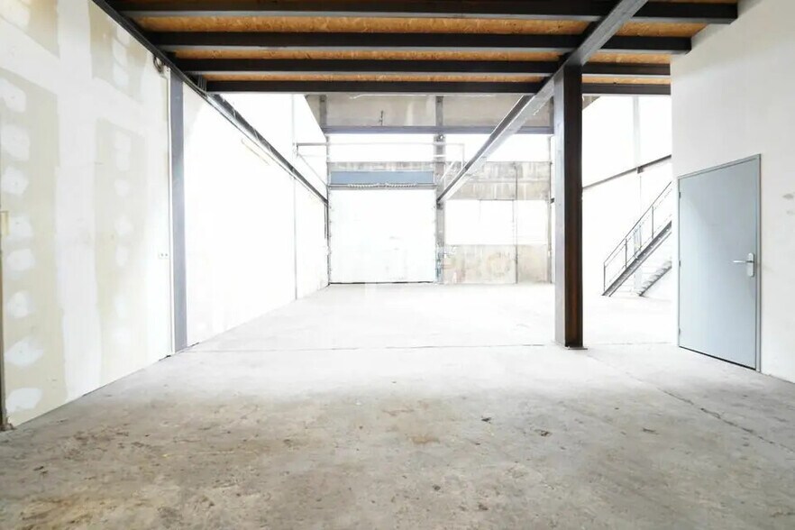 Flex in Feyzin for lease - Building Photo - Image 3 of 11