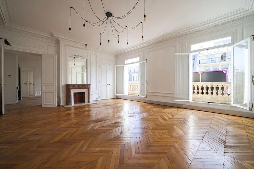 Office in Paris for lease - Building Photo - Image 3 of 15