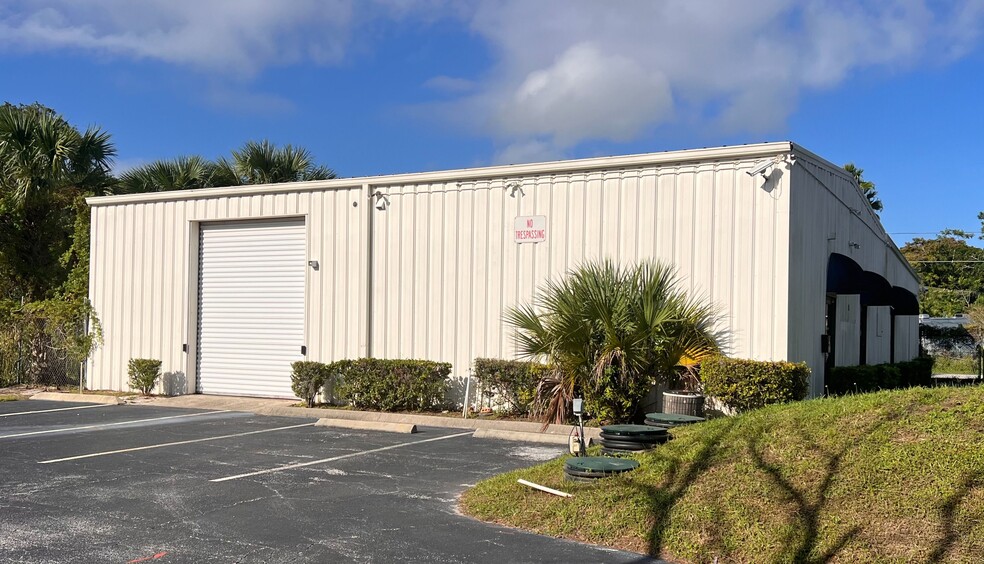 5066 Edgewater Dr, Orlando, FL for sale - Building Photo - Image 1 of 1