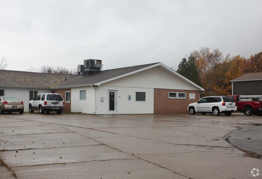 2512 Lansing Rd, Charlotte, MI 48813