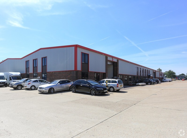 Gatwick Rd, Crawley for lease - Building Photo - Image 2 of 2