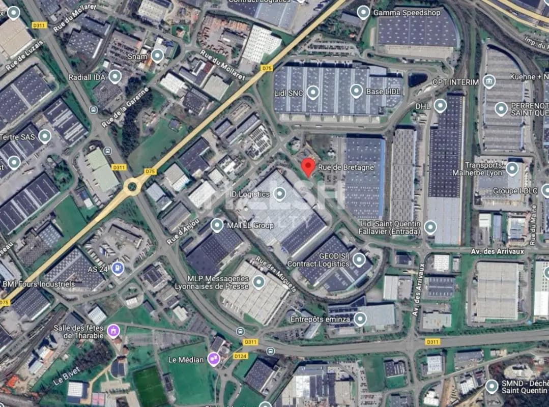 Retail in Saint-Quentin-Fallavier for lease Building Photo- Image 1 of 2