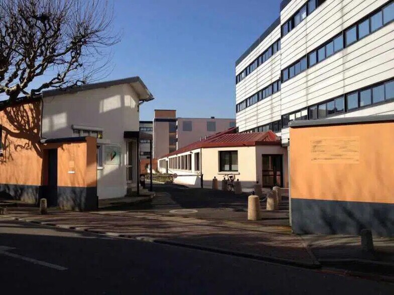 Office in Champigny-sur-Marne for lease - Building Photo - Image 2 of 15