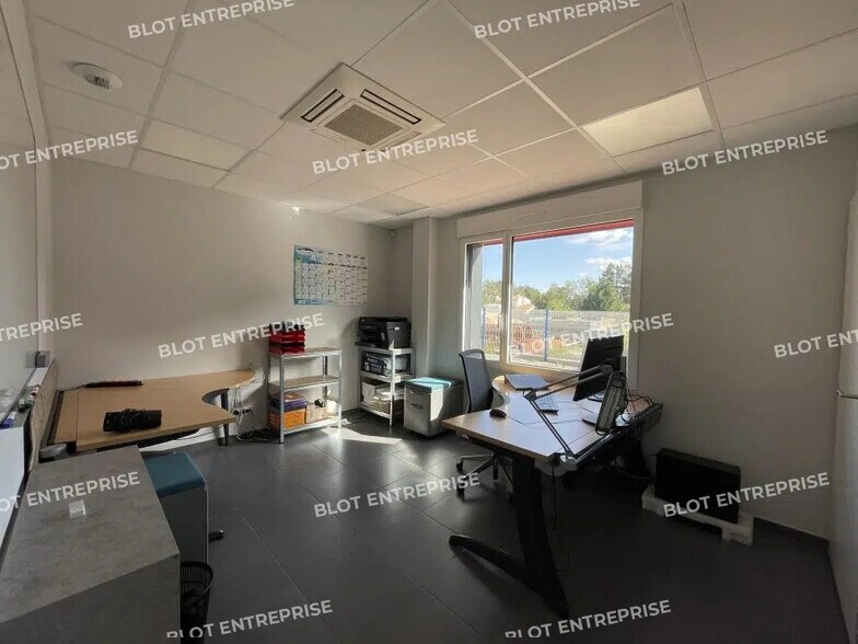 Office in Saint-Aignan-Grandlieu for lease - Interior Photo - Image 3 of 9