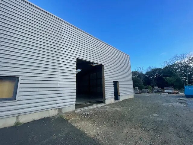 Flex in Saint-Martin-des-Champs for lease Building Photo- Image 1 of 3