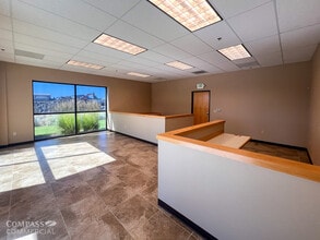 1950 SW Badger St, Redmond, OR for lease Interior Photo- Image 2 of 5