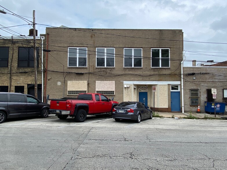 32-36 Garrett Rd, Upper Darby, PA for lease - Building Photo - Image 2 of 8