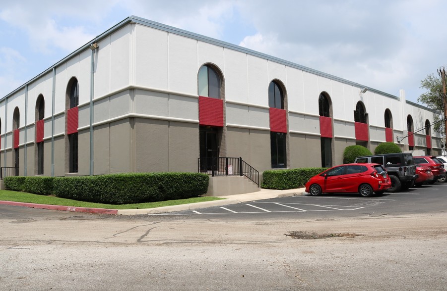 1600 NE Loop 410, San Antonio, TX for lease - Building Photo - Image 2 of 5