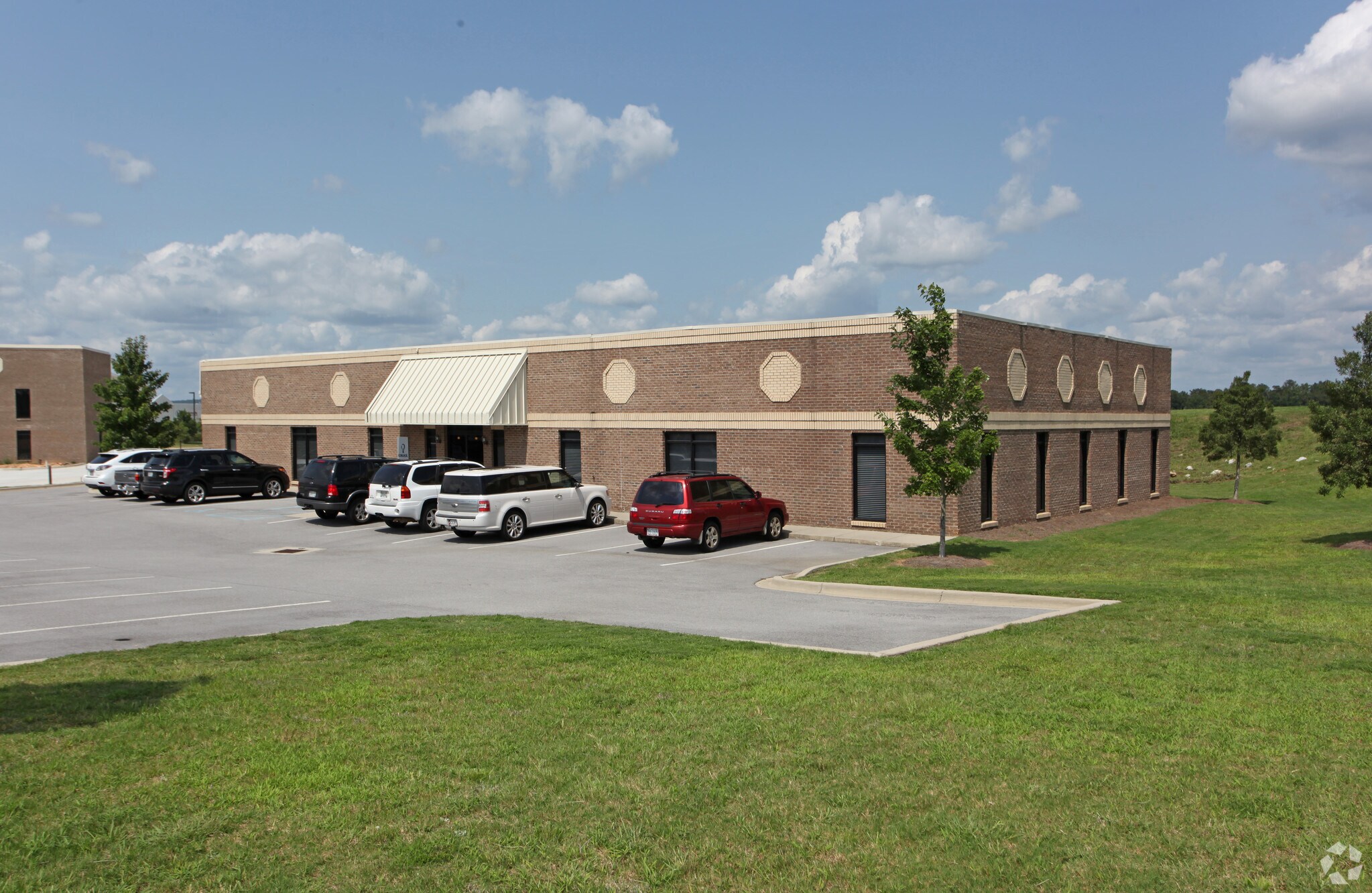 100 Corporate Woods Cir, Alabaster, AL for sale Primary Photo- Image 1 of 1