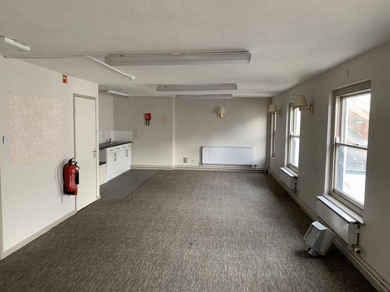 29-30 Market St, Falmouth for lease - Interior Photo - Image 2 of 7