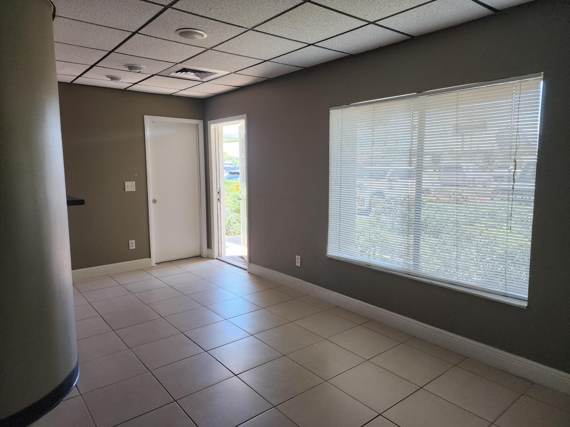 7850 Ulmerton Rd, Largo, FL for lease Lobby- Image 1 of 3