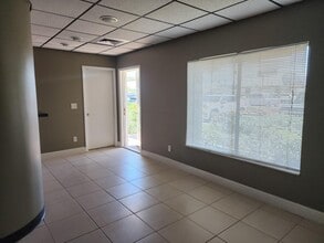 7850 Ulmerton Rd, Largo, FL for lease Lobby- Image 1 of 3