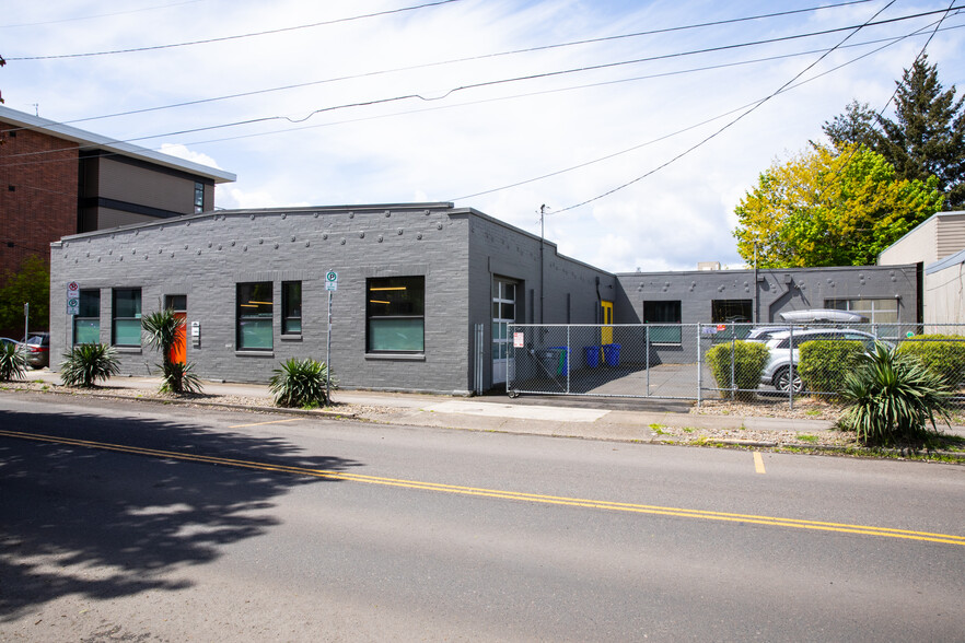 2335 SE 50th Ave, Portland, OR for lease - Building Photo - Image 3 of 17