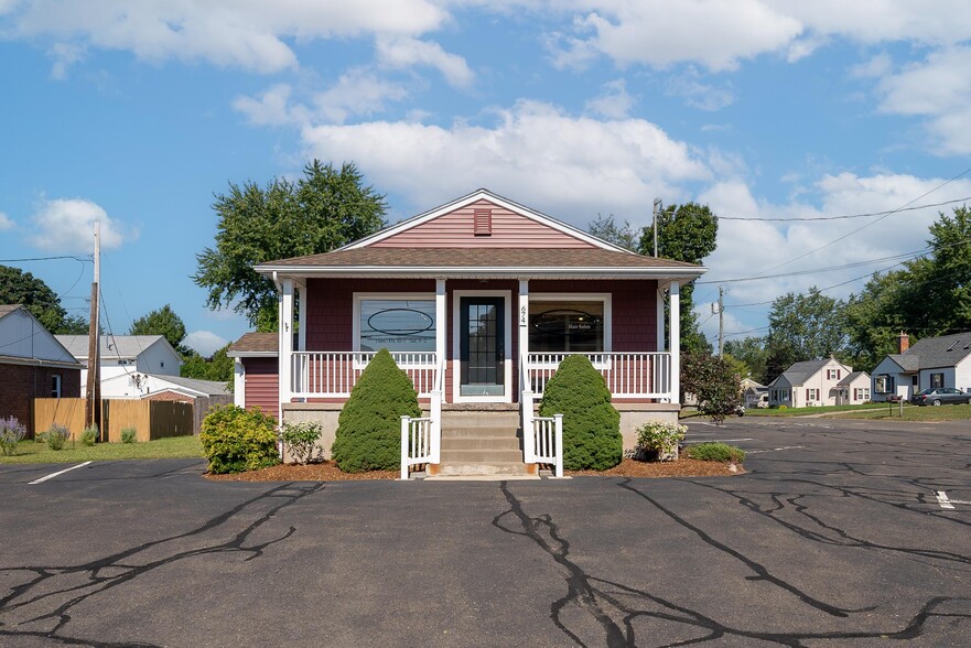 674 Springfield St, Feeding Hills, MA for sale - Building Photo - Image 1 of 1