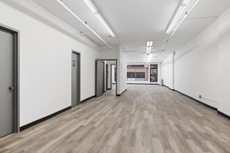 21 W 45th St, New York, NY for lease Interior Photo- Image 2 of 8