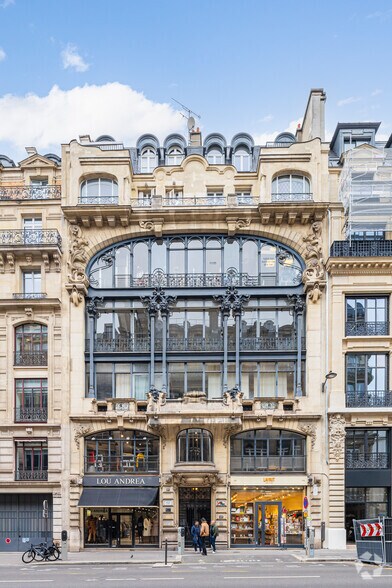 Retail in Paris for lease - Building Photo - Image 2 of 5