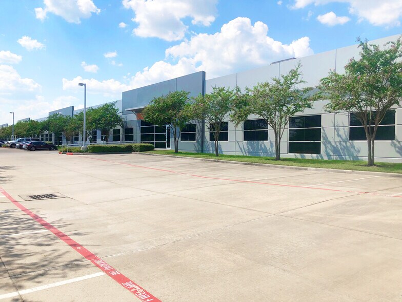 4500 N Sam Houston Pky W, Houston, TX for sale - Building Photo - Image 1 of 1