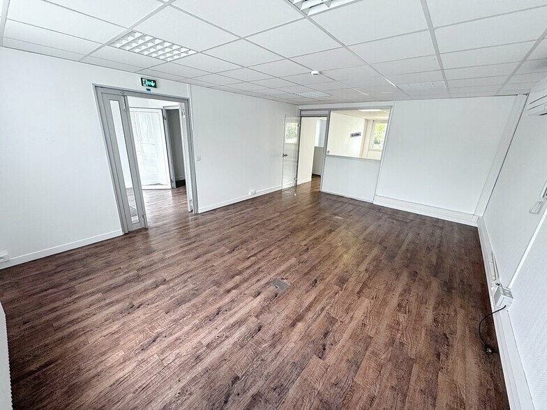 Office in Reims for lease - Building Photo - Image 3 of 11