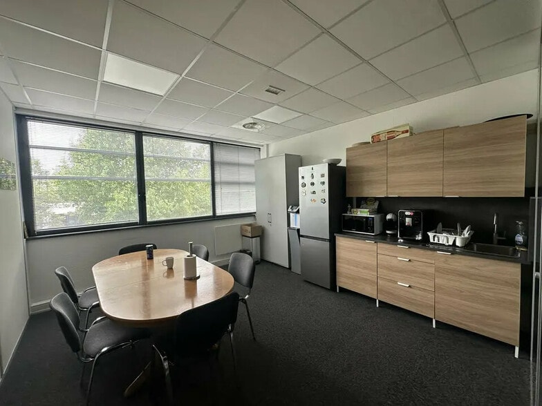 Office in Schiltigheim for lease - Interior Photo - Image 2 of 8