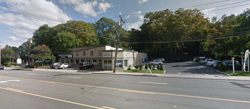 830 W Jericho Tpke, Huntington, NY for lease - Building Photo - Image 1 of 3