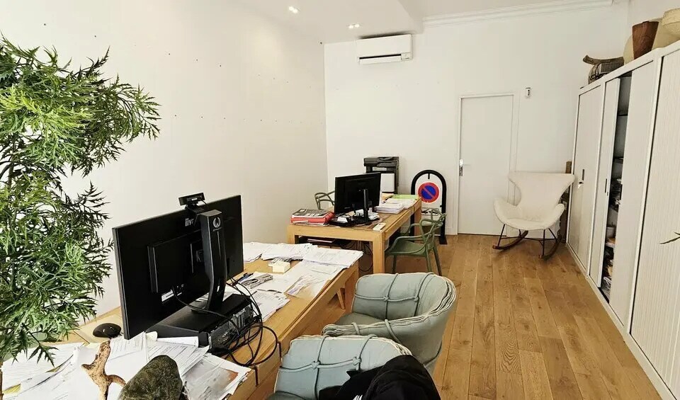 Retail in Cannes for sale - Interior Photo - Image 1 of 5