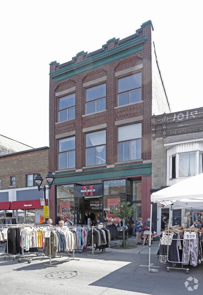 1214 Av du Mont-Royal E, Montréal, QC for lease - Primary Photo - Image 1 of 2