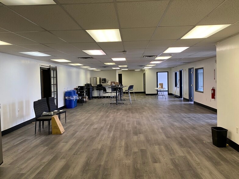 2707 W Carson St, Pittsburgh, PA for lease - Interior Photo - Image 3 of 4