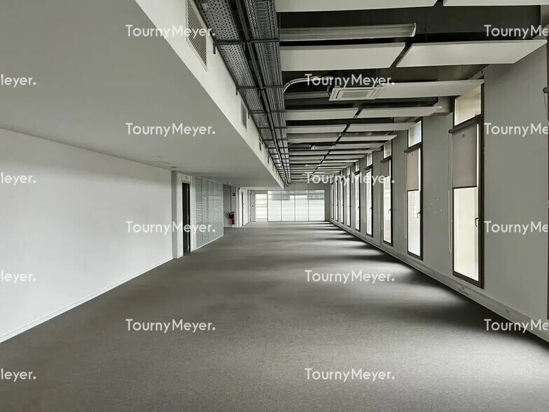 Office in Bordeaux for lease - Building Photo - Image 2 of 7