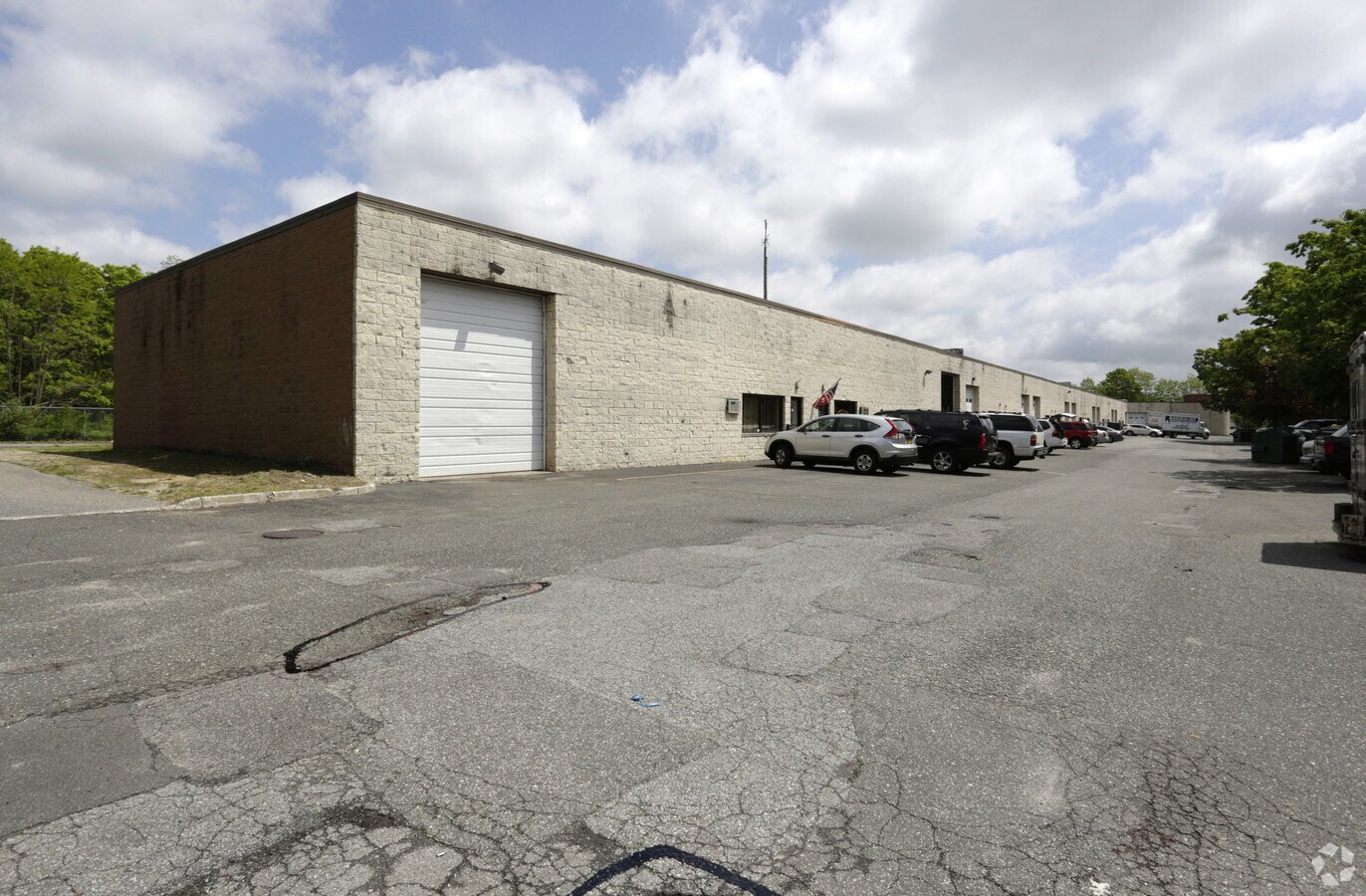 1350 Lincoln Ave, Holbrook, NY 11741