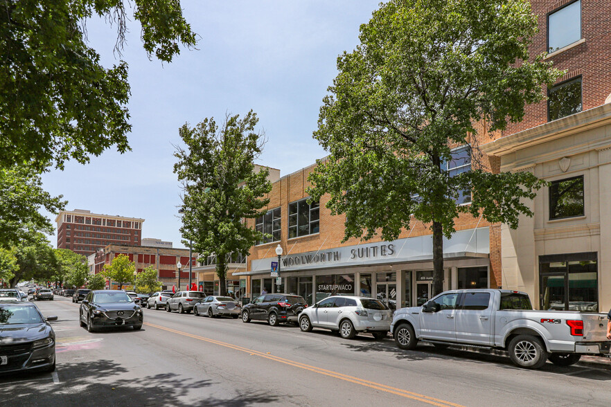 605 Austin Ave, Waco, TX for lease - Building Photo - Image 2 of 8