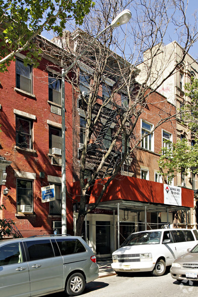 240 E 26th St, New York, NY for lease - Primary Photo - Image 1 of 17