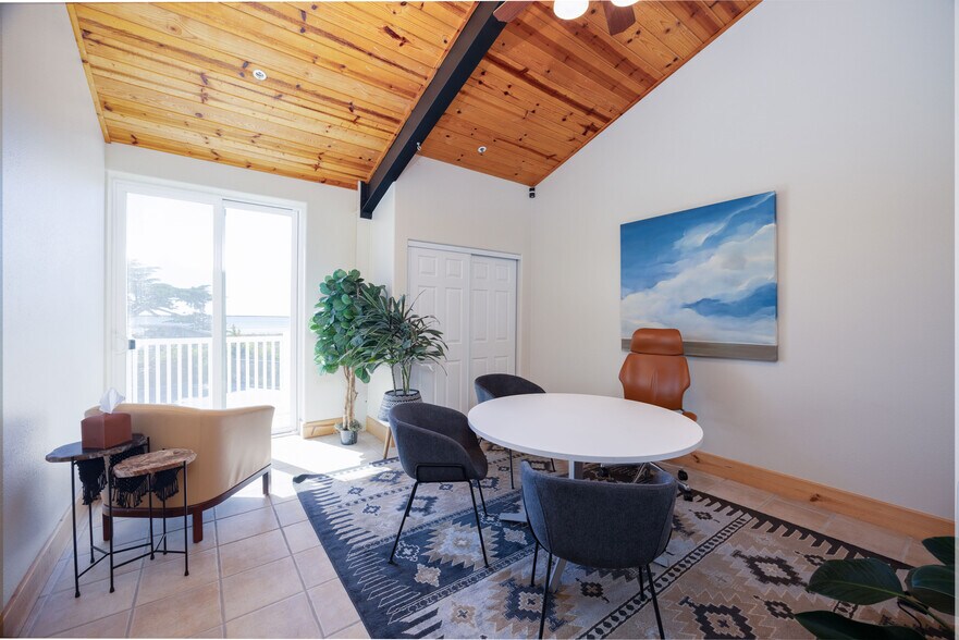 199 West Point, Half Moon Bay, CA for sale - Interior Photo - Image 3 of 12