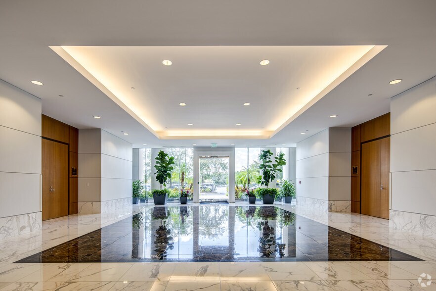 300 Colonial Center Pky, Lake Mary, FL for lease - Lobby - Image 2 of 6