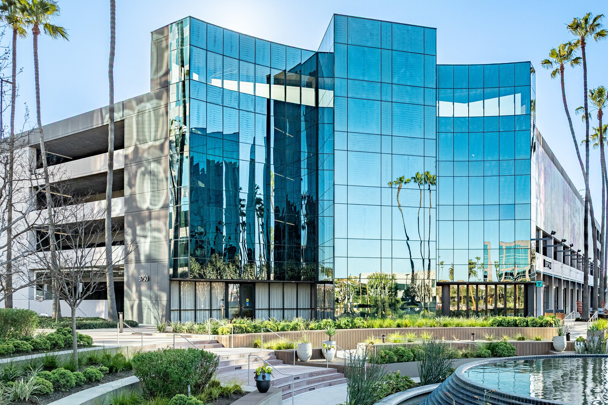 3750 Kilroy Airport Way, Long Beach, CA for sale Primary Photo- Image 1 of 1