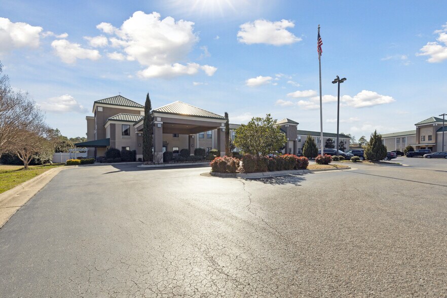 103 Brook Ln, Spring Lake, NC for sale - Building Photo - Image 1 of 1