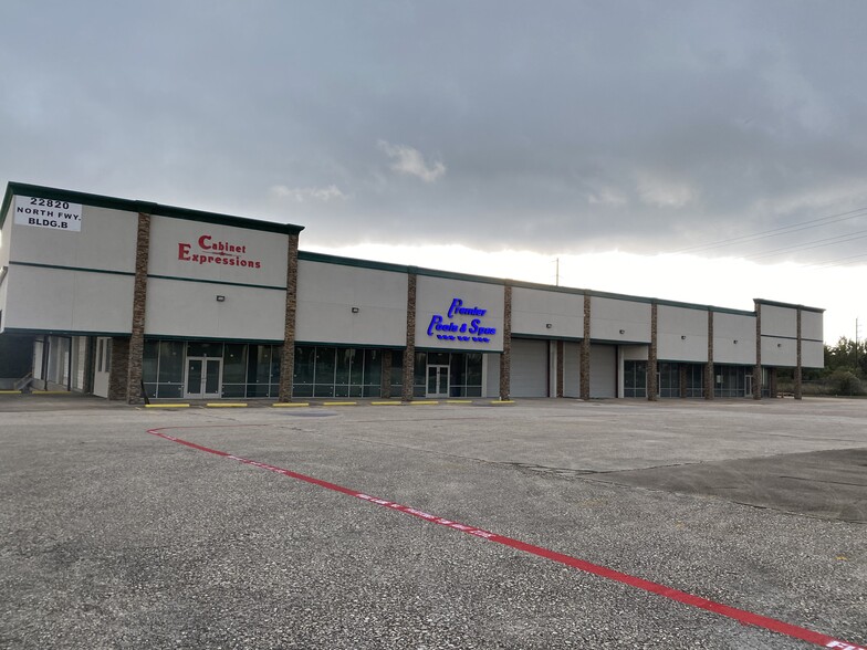 22820 Interstate 45, Spring, TX for lease - Building Photo - Image 1 of 7