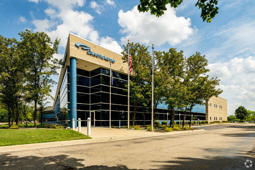 27000 Hills Tech Ct, Farmington Hills, MI for sale - Building Photo - Image 1 of 1