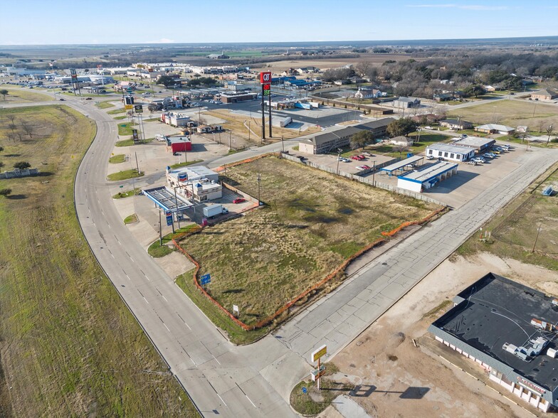 105 NW Interstate 35, Hillsboro, TX for lease - Building Photo - Image 3 of 6