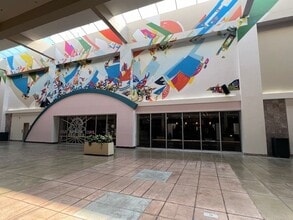 100 Lincoln Sq, Urbana, IL for lease Building Photo- Image 1 of 41