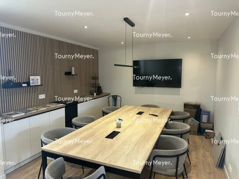 Flex in Orvault for lease - Interior Photo - Image 3 of 6