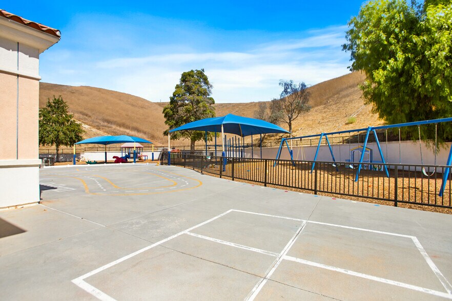 2090 Chino Hills Pkwy, Chino Hills, CA for lease - Building Photo - Image 3 of 57