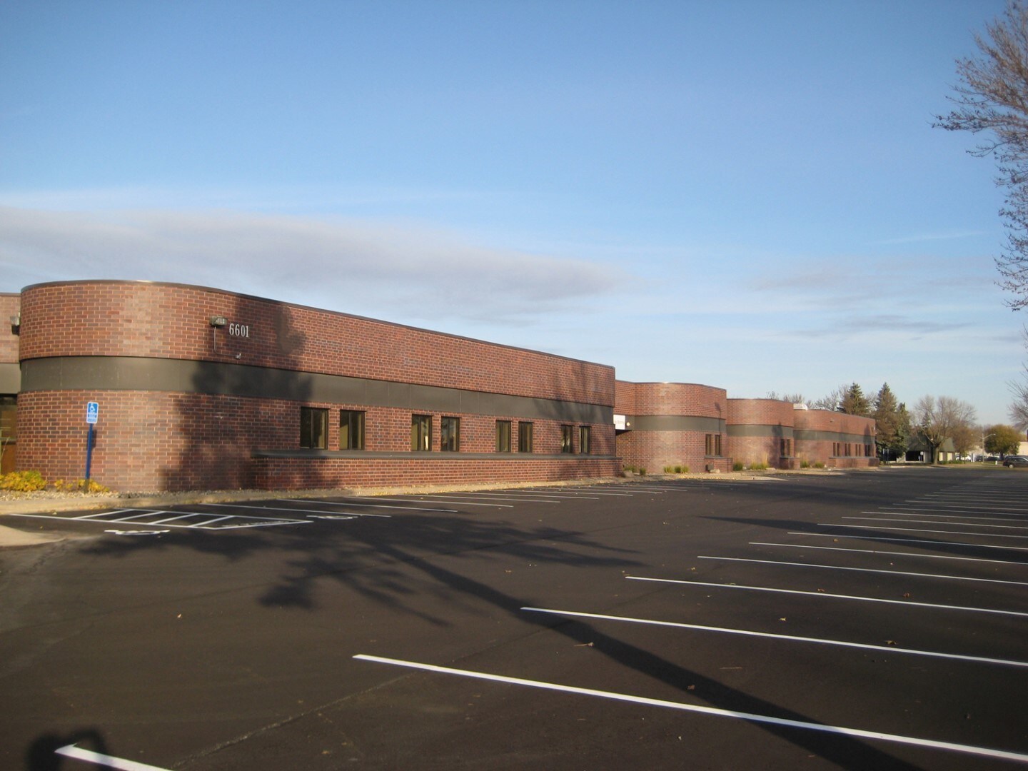 6601 Shingle Creek Pky, Brooklyn Center, MN for sale Building Photo- Image 1 of 1