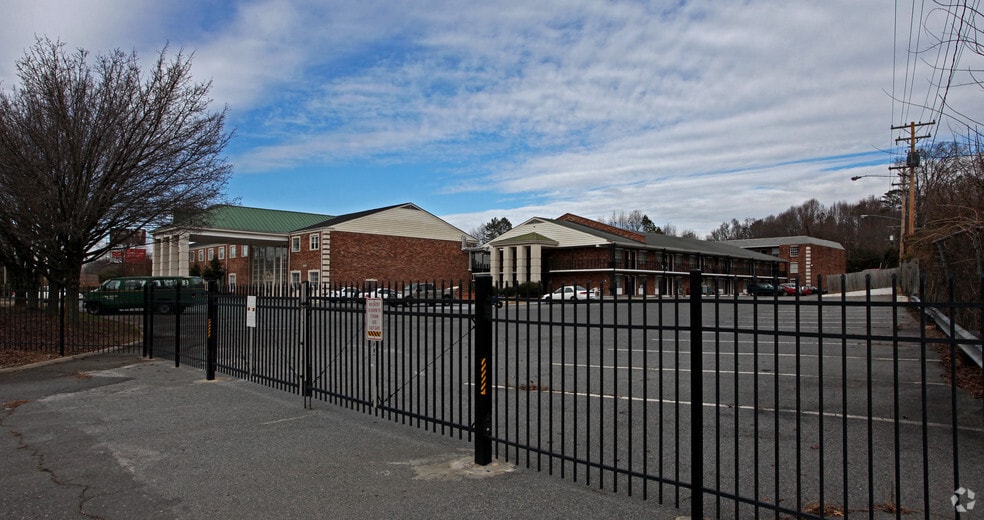 3501 E Independence Blvd, Charlotte, NC for sale - Building Photo - Image 2 of 50