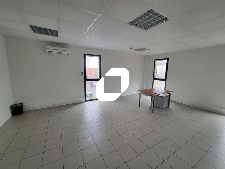 27 Allée Des Cinq Continents, Vertou for lease - Interior Photo - Image 2 of 4