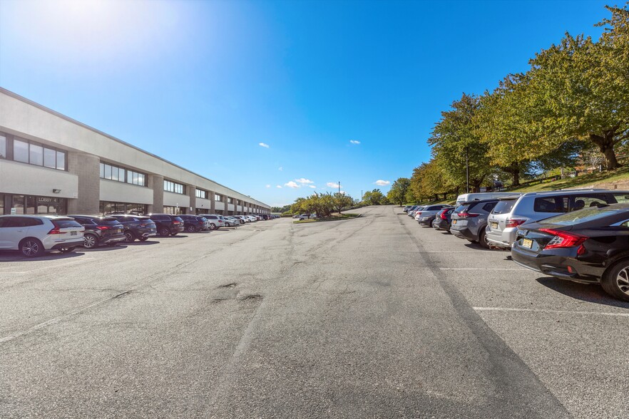 575 Corporate Dr, Mahwah, NJ for lease - Building Photo - Image 3 of 18