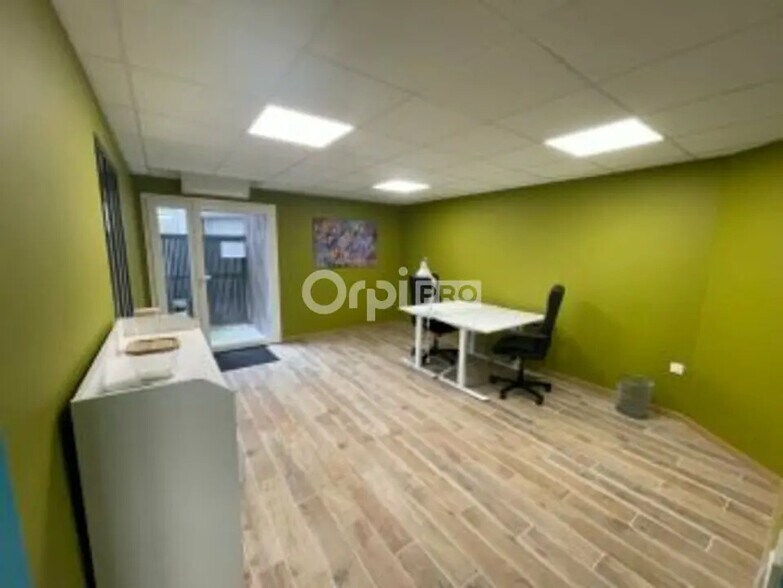 Office in Pessac for lease - Interior Photo - Image 2 of 11