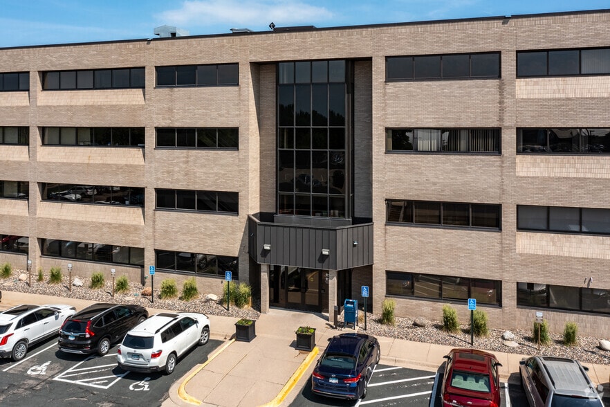 9801 S Dupont Ave, Bloomington, MN for lease - Building Photo - Image 3 of 5